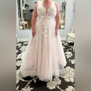 Elegant Lace Oleg Cassino Wedding Gown